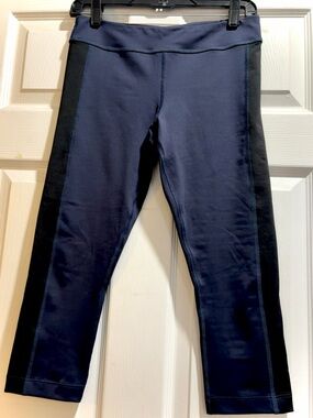Zumba Fitness Navy and Black Cropped Leggings size small - gently used